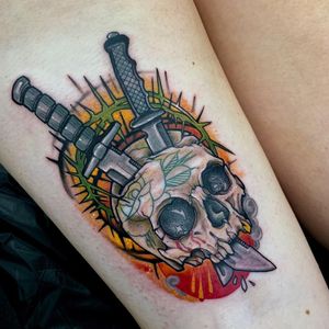 Jethro Wood's new school tattoo features a detailed skull, knife, thorns, and blood on the upper leg.