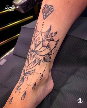 • Mandala • custom project by our resident @dr.ivo_tattoo for lovely @zumrutharman 💎 Books/Info: 👉🏻@southgatetattoo •••#diamond #mandala #mandalatattoo #southgatetattoo #sgtattoo #sg #londontaattoostudio #customtattoo #customproject #tattoo #project #london #southgate #mandalas 