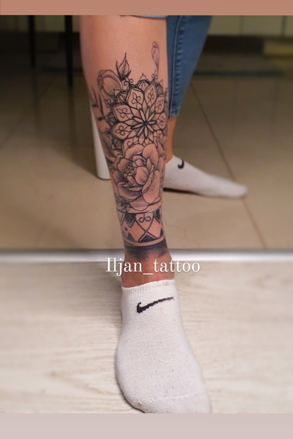 🩷❤️🧡💛💚🩵💙💜🖤🩶🤍 . I love doing black and grey floral/mandala tattoos!  Get at me! . www.rickytattoos.com .... | Instagram