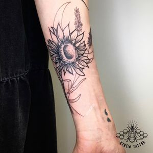 Sunflower Blackwork Tattoo by Kirstie @ KTREW Tattoo - Birmingham, UK #sunflower #tattoo #flower #birmingham #forearm #blackwork
