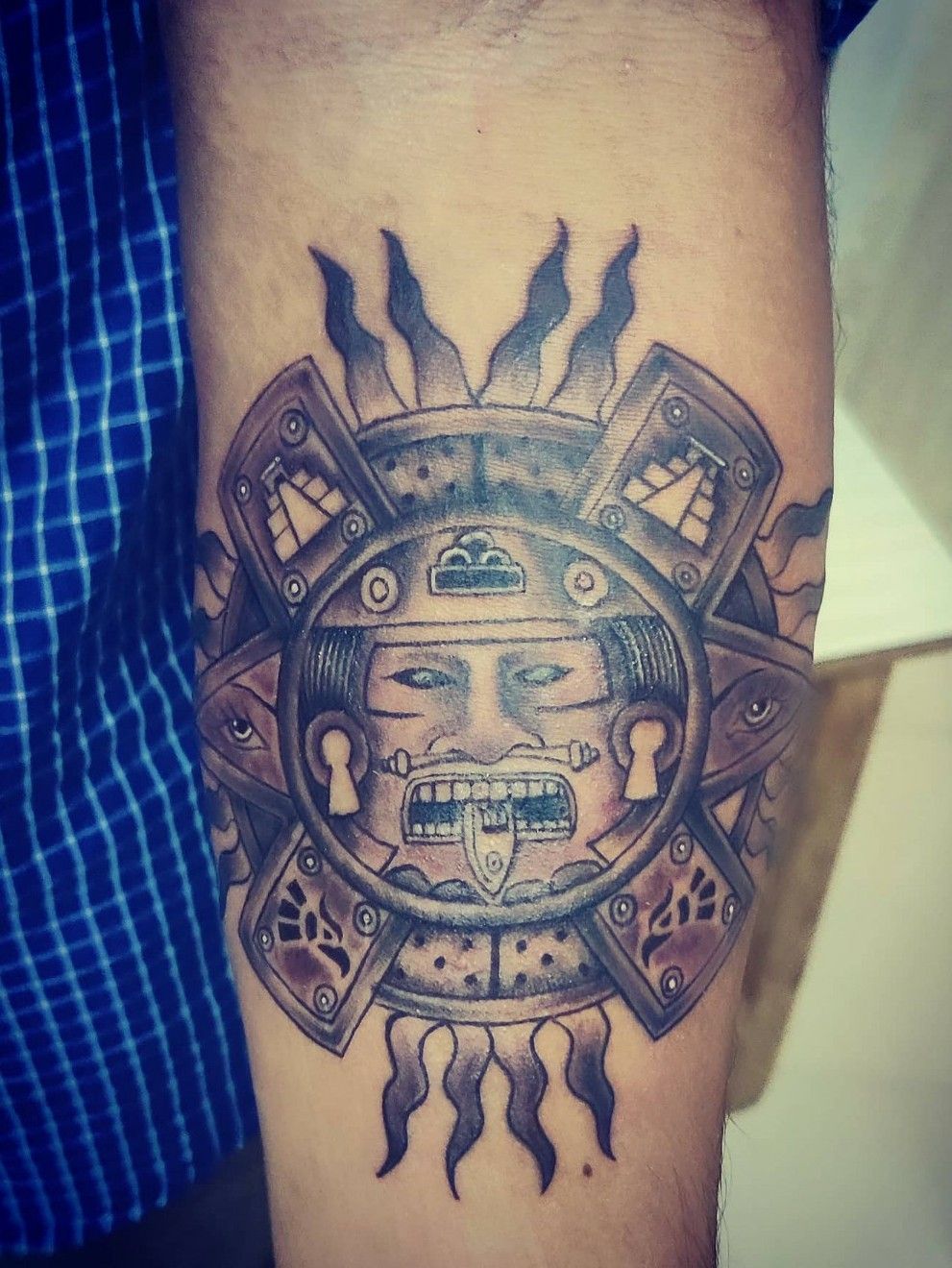 Mayan Sun Tattoo Design   AZTEC TATTOOS  Warvox Aztec Mayan Inca Tattoo  Designs