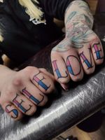 Classic trad finger self love tattoo by me 🔥 #tondriktattoo #ucernekotvy #jmtattoo #donotcopy #neotraditional #fingertattoos 