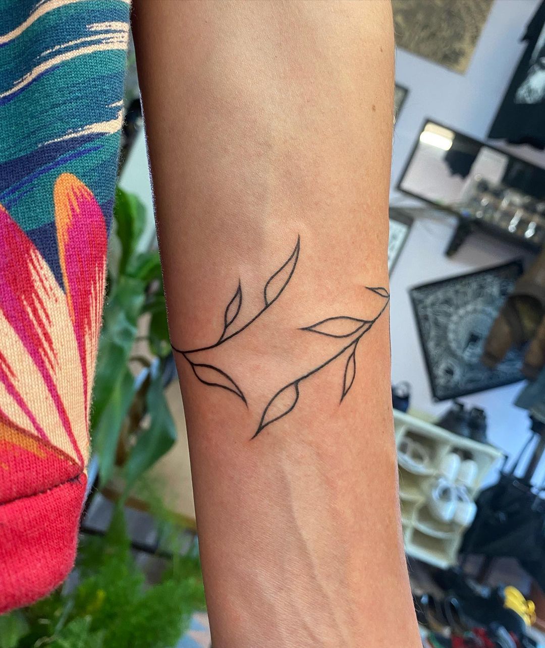 Willow leaf tattoo on the left forearm  Willow tree tattoos Leaf tattoos  Ink tattoo