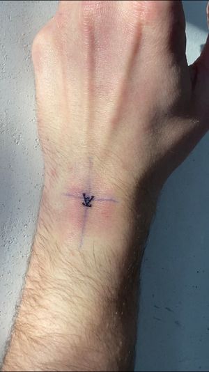 Small letter on wrist