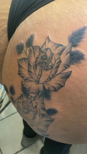 We covered up some mild cellulite with these tiger roses I came up with! This is one of 3 going down my client’s backside