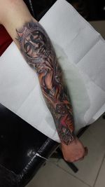 Follow @wandal.tattoo for more cool neotrad stuff Outer sleeve for Emiliano #neotraditional #neotraditionalstyle #neotrad #neotraditionaltattoo #sleeve #sleevetattoo #neotraditionalsleeve #handtattoo #armtattoo #wandaltattoo