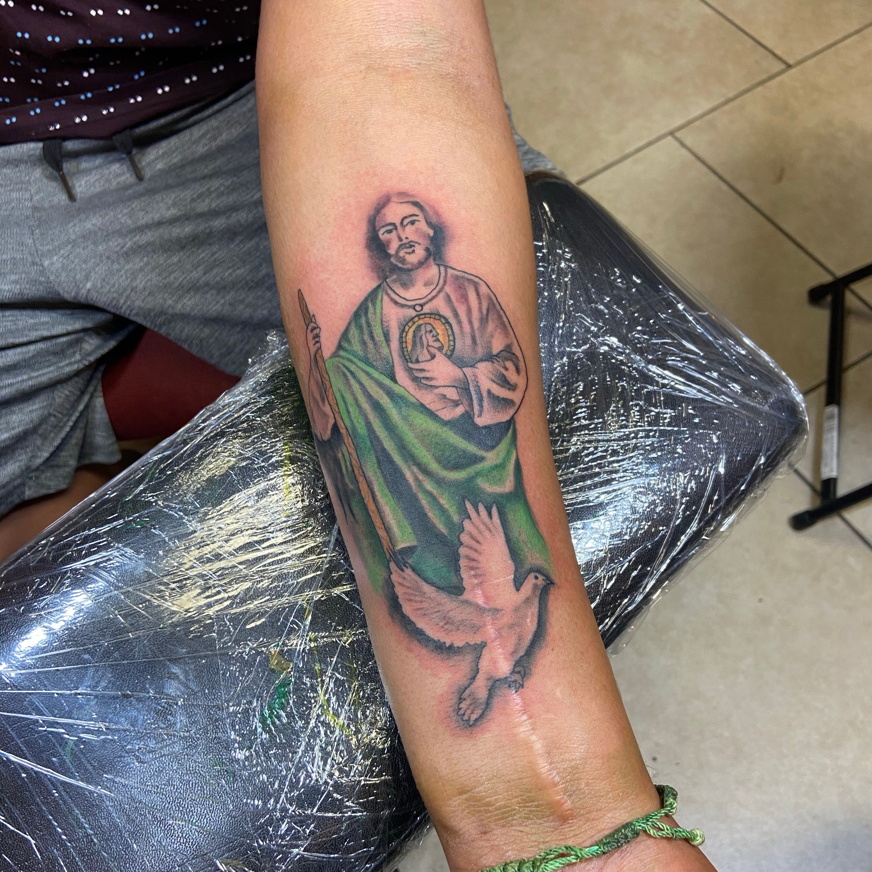25 Best San Judas Tattoo Ideas With Meanings - Tattoo Pro | Saint jude  tattoo for women, Tattoos for daughters, Pretty hand tattoos