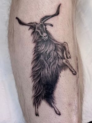 Hooray for goats! I love doing animal tattoos, what’s your favourite creature!? 🐐 #animaltattoo #goat #goattattoo #fur #creaturefeature #farmanimal #blackwork #blackworktattoo