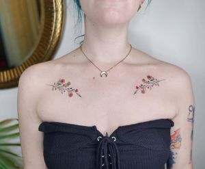 Nothingwild • Paris 🌙 Tiny flowers tattoo on the collar bone