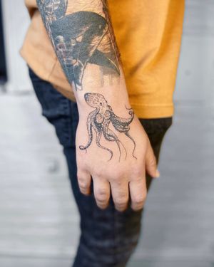 Nothingwild • Paris 🌙 Tiny octopus hand tattoo 