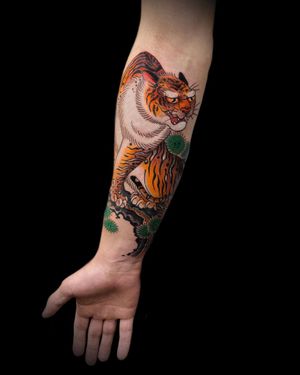 Get a fierce and detailed neo-traditional tiger tattoo on your forearm in London. Expertly executed illustrative style.