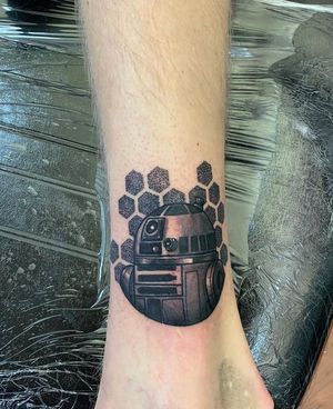 R2D2 Star Wars character tattoo