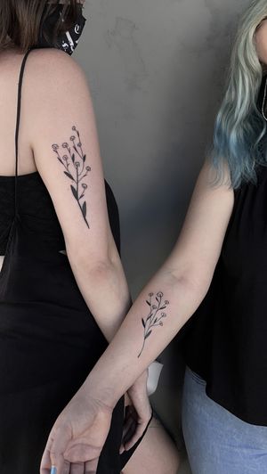 Baby’s Breath for Charlotte & Laura. This tattoos is a symbol of their friendship and band which name is also Baby’s Breath. Thanks for your trust & allowing me to create art for you!! ?? https://www.heydalia.com/contact https://www.instagram.com/migdy_