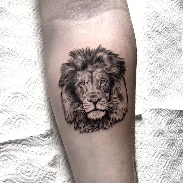Large Pawed Lion Best Temporary tattoos| WannaBeInk.com