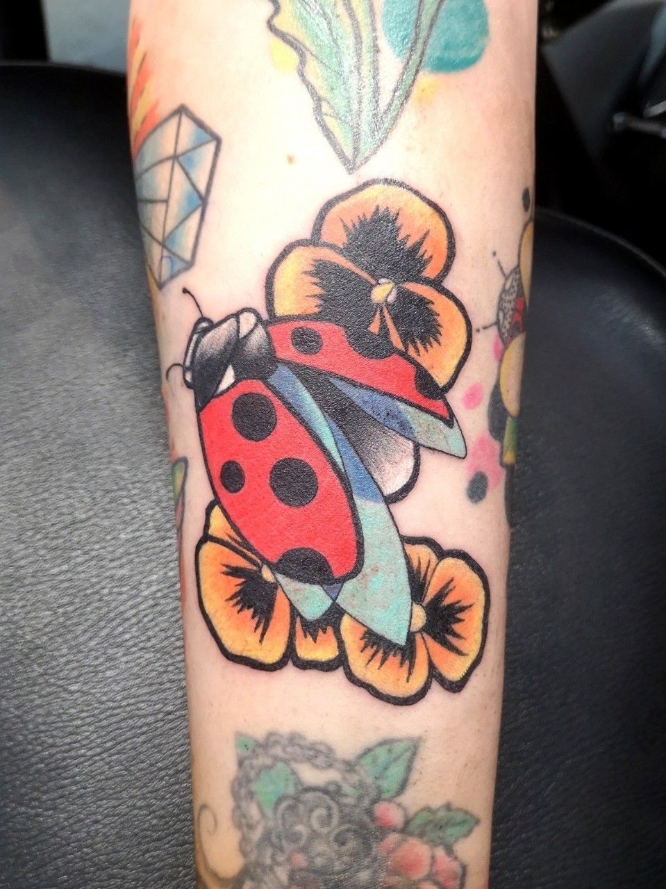Pin by Marco Favaro on Farfalle | Lady bug tattoo, Ladybird tattoo, Bug  tattoo