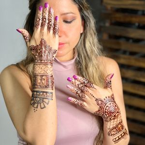 Temporal henna tattoo 