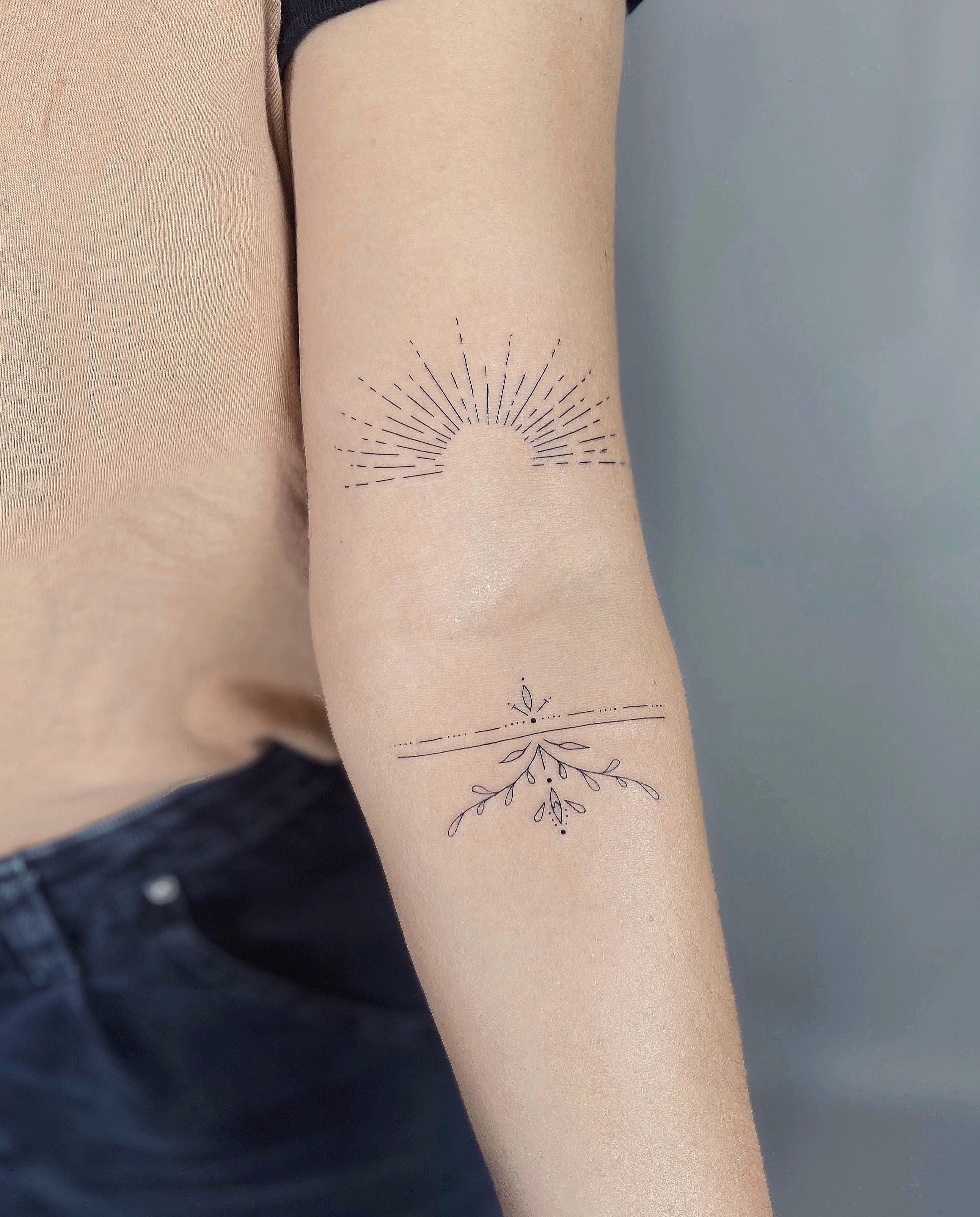 Abstract sun rays with dotwork retro or tattoo  Stock Illustration  74640673  PIXTA