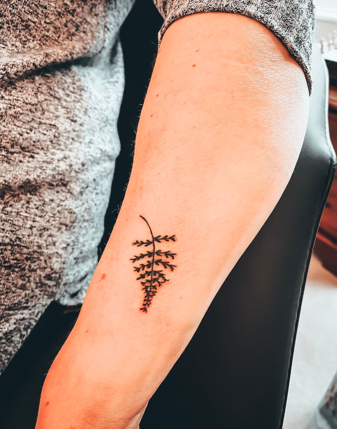 Floral Fern Minimalist Geometric Circle Temporary Tattoo Nature Leaves  Wrist Tattoo - Etsy Hong Kong