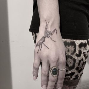 Illustrative tattoo by Jesus Antonio #JesusAntonio #illustrative #fineline #chicano #blackandgrey #prayingmantis #insect #hand