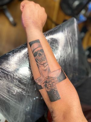 GKunnyTattoo Bronx NY Tattoo Artist 🗽🗽 @gkunny_studio follow me for more Message me for booking ‼️‼️‼️‼️‼️‼️‼️‼️‼️ #gkunnytattoo #gkunny #gkunny_studio #tattoo #ink #tattooartist #tattooed #tattooideas #tattooart #blackandgreytattoo #bronx #bronxtattooartist #nyc #nyctattooartist #nyctattoo #bronxtattoos #newyorktattoo #nyctattoos #rose #flowertattoo #rosetattoo #matchingtattoo #jokertattoo #joker #valentinetattoo #life #lettering #finelins