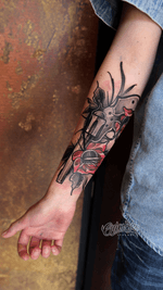 Guns and Roses Project created and tattooed by resident artist Nazariy @kuryliak_tattooer #gun #guntattoo #revolver #revolvertattoo #forearmtattoo #neotraditional #neotraditionaltattoo #rose #roses #rosetattoo #cooltattoos 