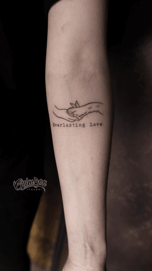Everlasting love <3 Are you a dog or cat person?#animaltattoo #pettattoo #pawtattoo #handtattoo #linework #outline #outlinetattoo #delicatetattoo #smalltattoo #smalltattoos #cutetattoos #cutetattoo 