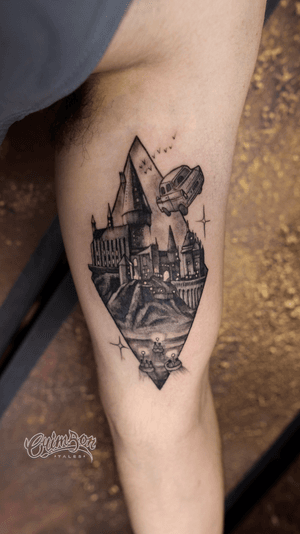 HOGWARTS What is yours house? Done by @fla_ink #hogwarts #hogwartstattoo #harrypotter #harrypottertattoo #hptattoo #castletattoo #castle #blackworktattoo #blackwork #scenetattoo #armtattoo