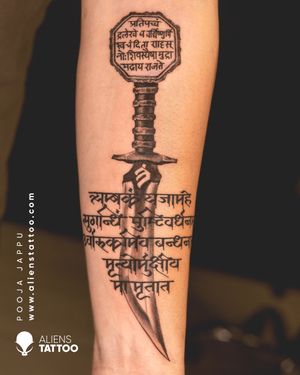 Checkout this amazing Script tattoo by Pooja Jappu at Aliens Tattoo India.
If you wish to get this tattoo visit our website- www.alienstattoo.com
