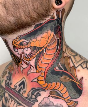 The both sides of the neck tattooed with these snakes 