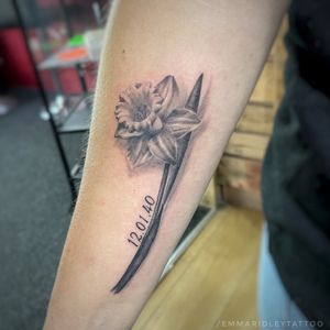 Daffodil done as a memorial tattoo 