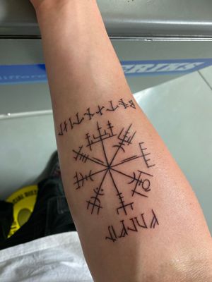 Nordic compass with rune lettering on forearm #nordic #vegvisir 