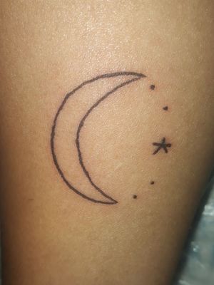 1/2 Photo. d12/m05/2021 (Brazil) 💖 #minimalist #tattoo #brasil #moon #fasesdalua #minguante #crescente #star