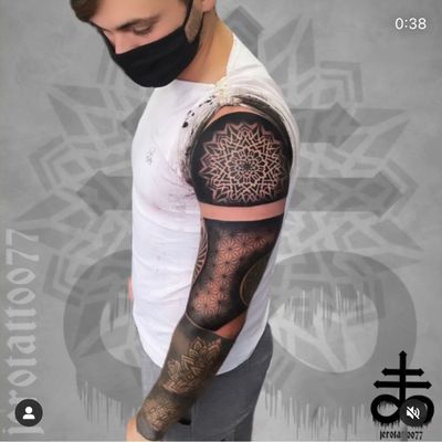 another session down on Les geometric sleeve, thanks for ur trust mate...⁣.⁣.⁣.⁣.⁣.⁣#art #blackandgrey #blackouttattoo #blackworktattoo #darkart #dotworktattoo #fineline #flashtattoo #geometrictattoo #ink #inked #londontattooartist #blackouttattoo #tattoodo #tattoo #tattoo2me #tattooart #tattooartist #tattooed #tattoos #tatuagem #tattoodesign #tattooflash #tattooist #lineworktattoo #artist #linework #tattoolife #blackworktattoosin partnership with: @tattoodo 