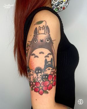 • Totoro • inspired piece with custom floral twist by our resident @nicole__tattoo Books/Info: 👉🏻@southgatetattoo •••#totoro #totorotattoo #traditionaltattoo #customtattoo #southgatetattoo #cartoontattoo #animetattoo #myneighbortotoro #colourtattoo #neotradtattoo #ink #art #southgate #sg #londontattoo #northlondon 