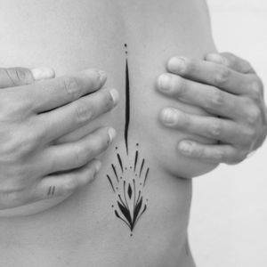 would you get a tattoo like this?∵∵#geometrictattoo#geometrictattoos #jewellerytattoo#sternumtattoo#minimaltattoo#minimalisttattoo#ornamentaltattoo#ornamenttattoo#smalltattoo#tattooideas#girlytattoo#tatuaż#tatuaże#tattoo#finelinetattoo#onelinetattoo #linetattoo #lineart#switzerland#zürich#swisstattoo#swisstattooartist