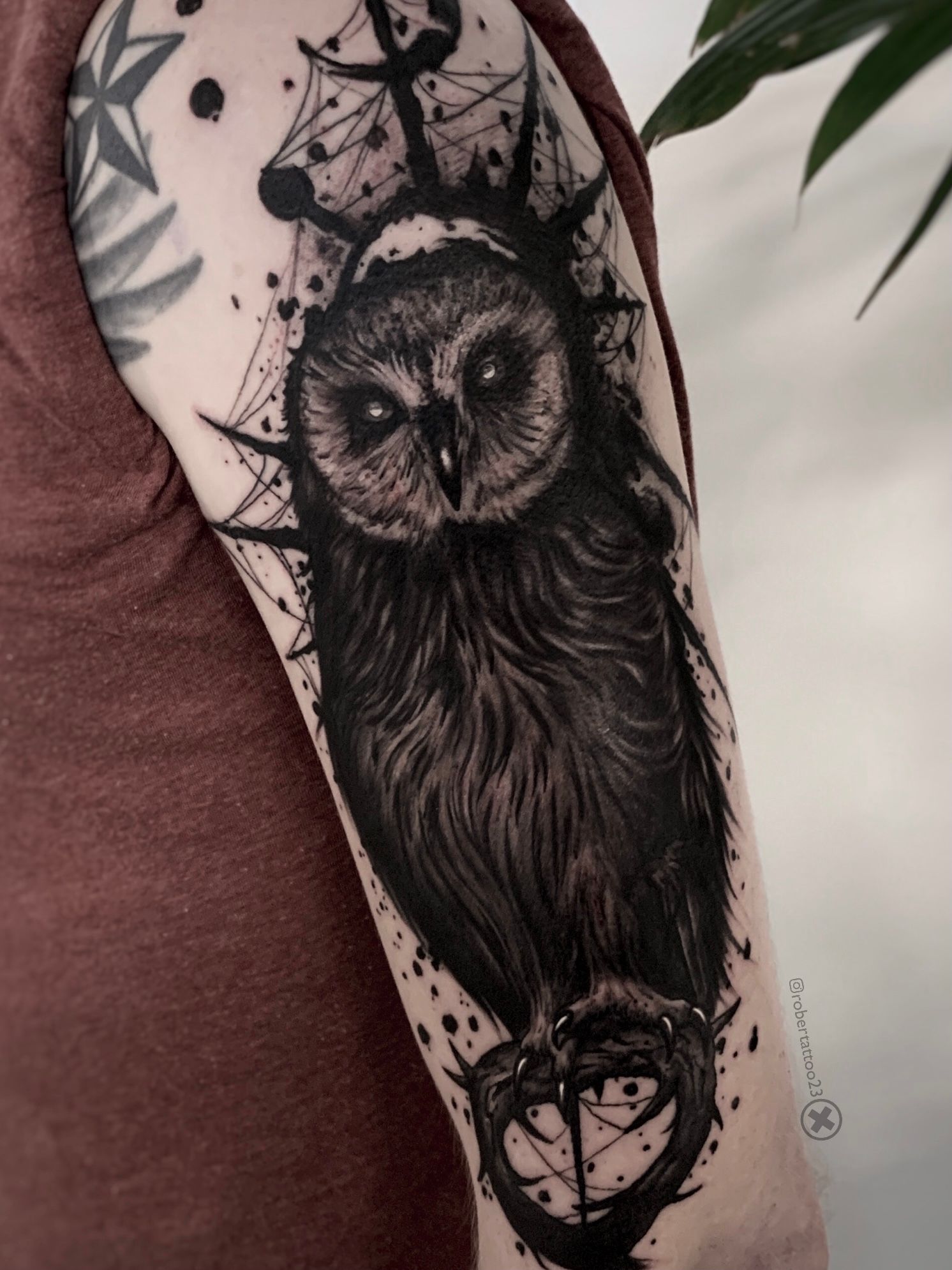 My first tattoo, A Neo Trad Owl Calf piece, done in late 2021, by Daragh  Locke of Black Valley Tattoo Gallery, in Limerick, Ireland. : r/tattoo