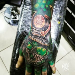 Tatuaje de calavera samurai. ✍🏻...By: Rommel Tena ♠️#tattoowars #tattoosbcs #tattooink #tattooart #skinart