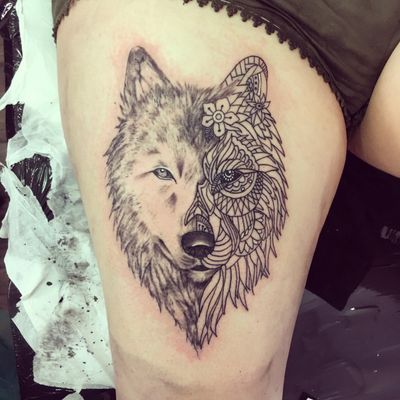 Discover the bold and intricate blackwork design of a wolf created by artist Frankie Brown on the upper leg.