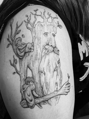 Treebeard with Merry and Pippin in his branches. 