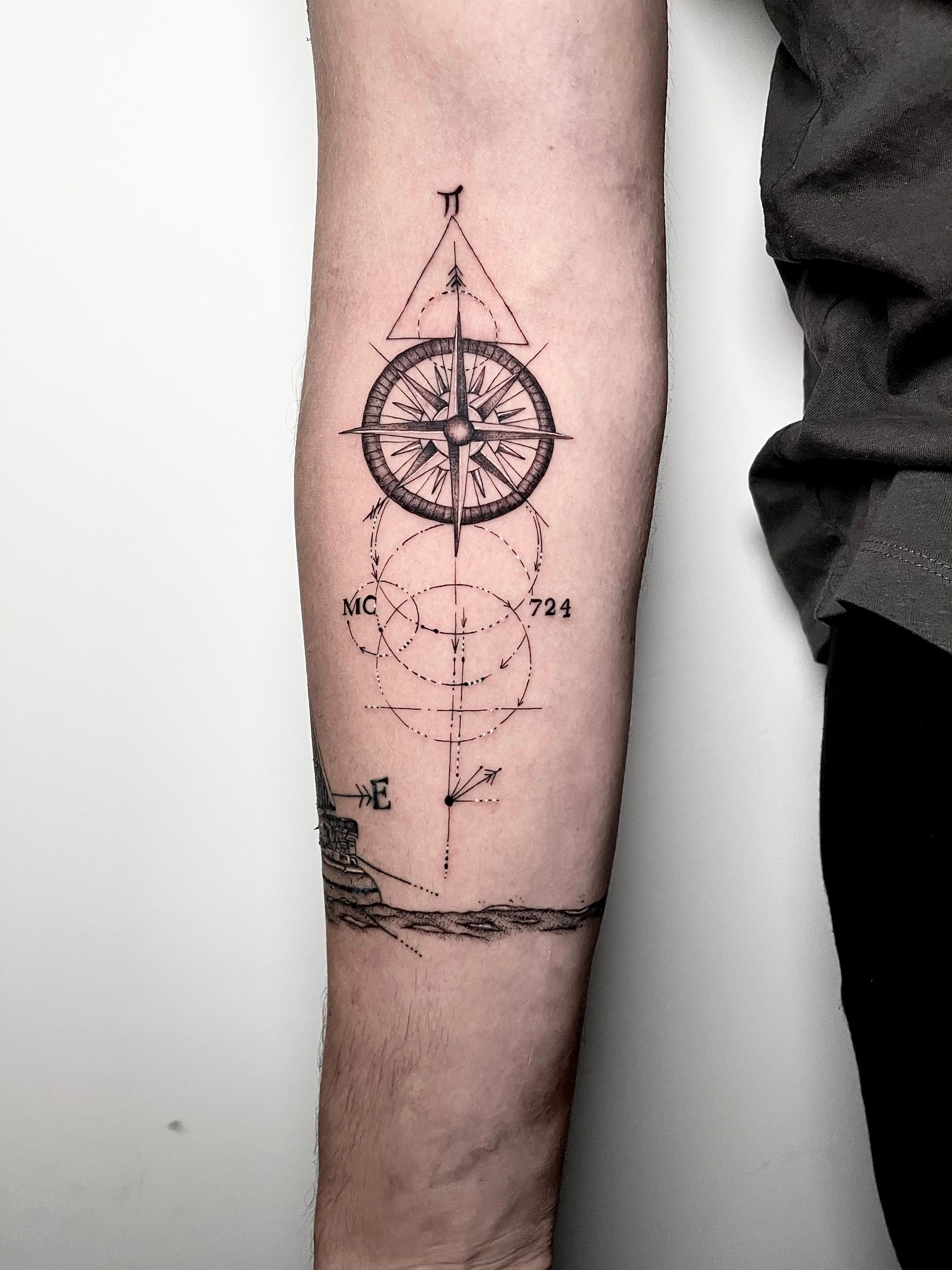 43 Geometric Compass Tattoo Designs for Men [2024 Guide]