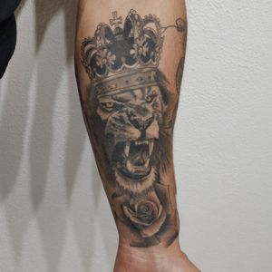 Healed #lion with #crown