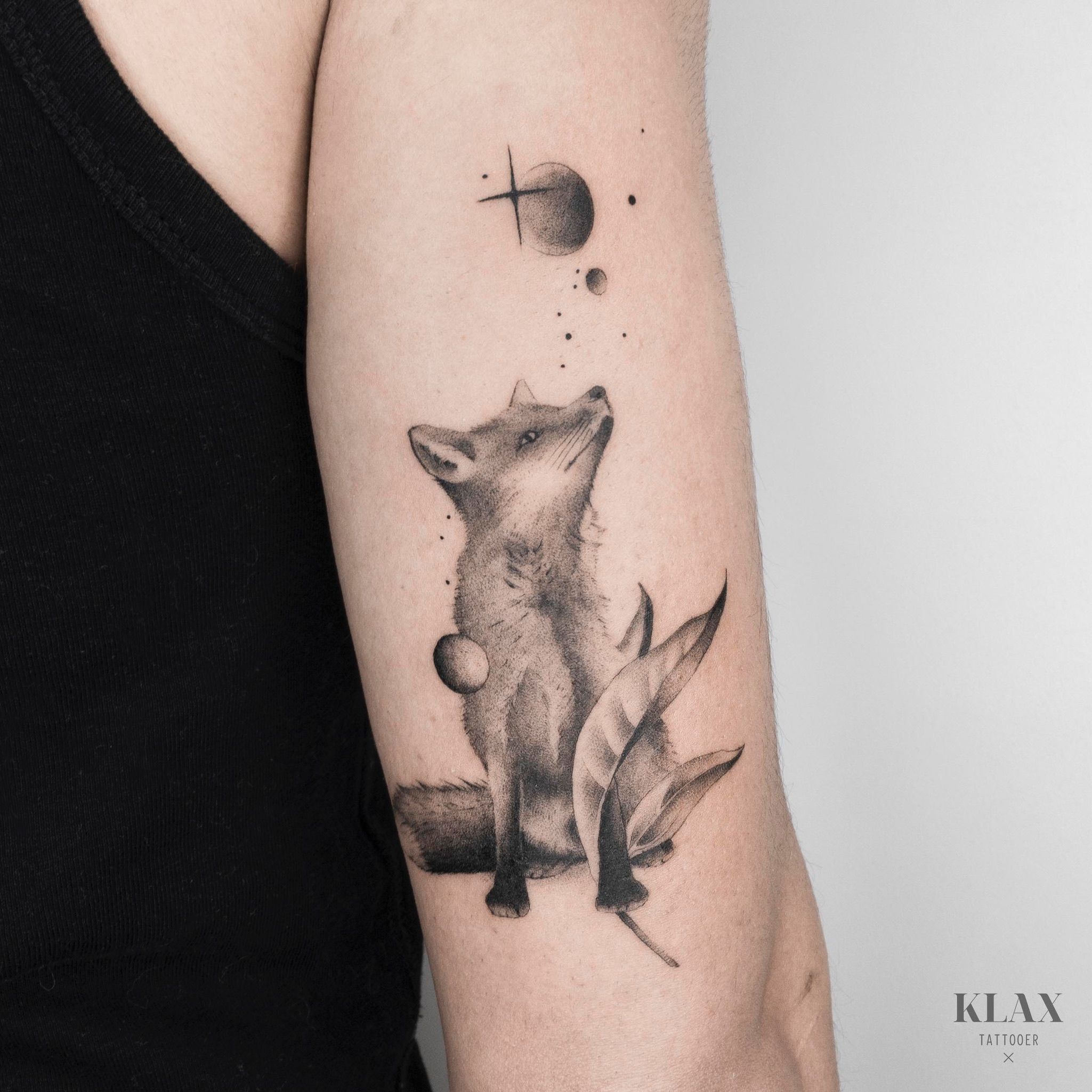 Tattoo uploaded by Mariloillustration • #foxtattoos #foxtattoo #fox #animals  #animaltattoo #naturetattoo #moontattoo #flowertattoo #dotworktattoo # dotwork • Tattoodo