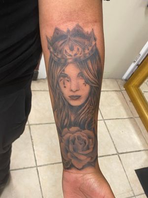 Half sleeve Queen and her rose! My client’s first ever tattoo, done in two sessions! She handled both sessions beautifully!!🤗