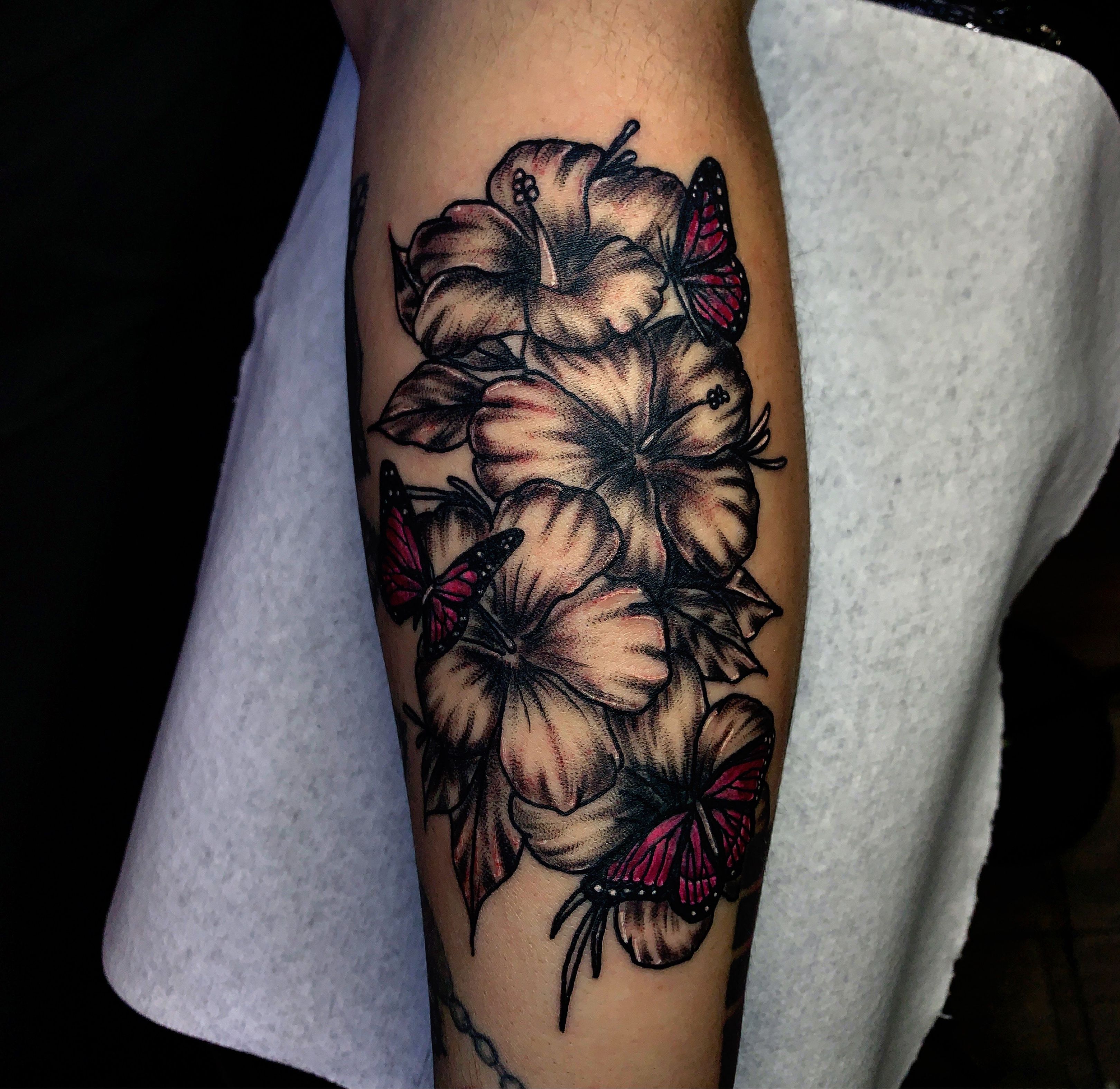 20 Best Hibiscus Tattoo Designs to Inspire You | Hibiscus tattoo, Tropical flower  tattoos, Shoulder tattoos for women