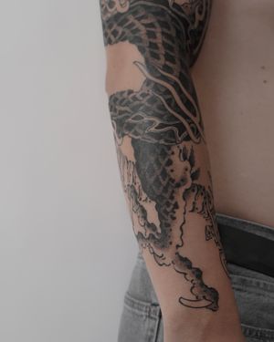 Experience the intricate beauty of Japanese black and gray tattoo art with dotwork techniques by FKM Tattoo.