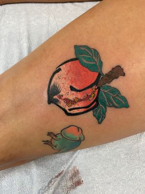Peach done by me ! I Didn’t do the other tattoo #japanesetattoo #japanesetattooartist #japanesetattoos #arizona #arizonatattoos 