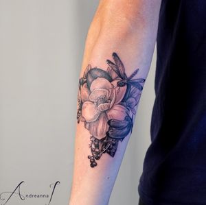 Dragonflies, Florals and Berries Tattoo by Andreanna Iakovidis#dragonflies #Floralsanddragonflies #blackandgreyfloraltattoo #realisticfloraltattoolosangeles #insecttattoo #insectsandflowers