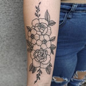 Flowers tattoo 🤠👋🏻#tattoo #tattoos #tatts #ink #flowerstattoo #flower #ink #chorzów #piekaryśląskie #inked 