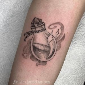 How pretty is this #potion bottle that @nikita.jaded.tattoos did✨🖤•Happy Womans Day to all the amazing ladies in this world☺️•For bookings please email info@kakluckytattoos.com or DM us💥•@flashinktattoocare @creamtattoosupplyza @tattooinc.co.za @linkedinktattoos @south_african_tattoo_society •#tattoo #tattoos #capetowntattoo #fineline #stipple #dotworker #kakluckytattoos #blackworkers #kaapstad #art #illustrativetattoo