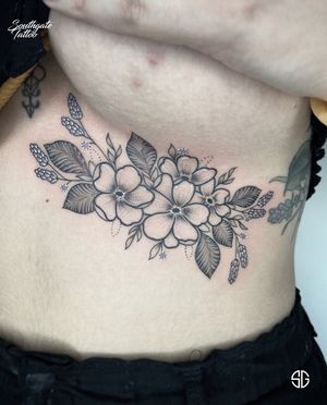 Floral custom design under the bra line by our resident @nicole__tattoo Books/Info: 👉🏻@southgatetattoo •••#floraltattoo #floraldesign #southgatetattoo #sgtattoo #sg #customtattoo #minimalistictattoo #londontattoo #londontattoostudio #southgate #enfield #northlondon #girlstattoo #girlswithtattoos 